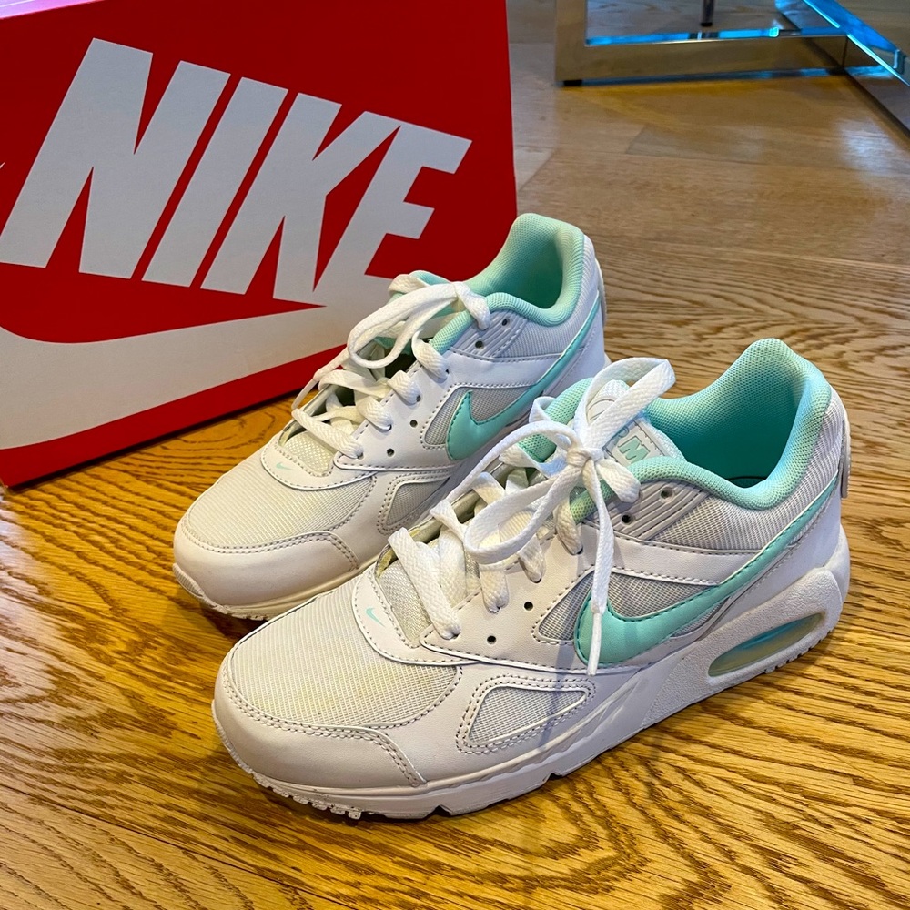 Nike Air Huarache Running Shoes Size 6